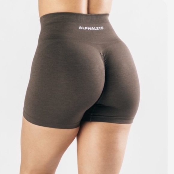 NWT Alphalete Amplify 4.5” Shorts in Mocha - Picture 3 of 4